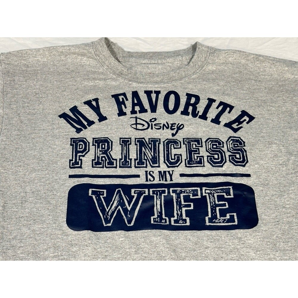 Men’s Med-My Favorite Disney Princess Is My Wife Gray Graphic T-Shirt